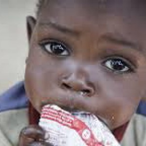 Infanzia: ogni minuto nel mondo 5 bambini sotto i 5 anni muoiono per malnutrizione