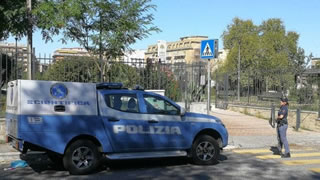 Roma: ragazza trovata morta impiccata e con le mani legate